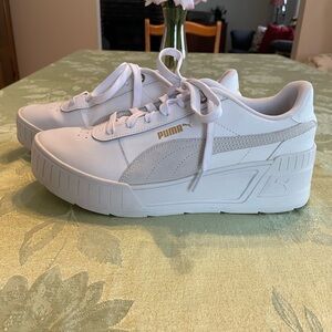 PUMA Women's White and Gold Sneakers 
WORN ONE TIME